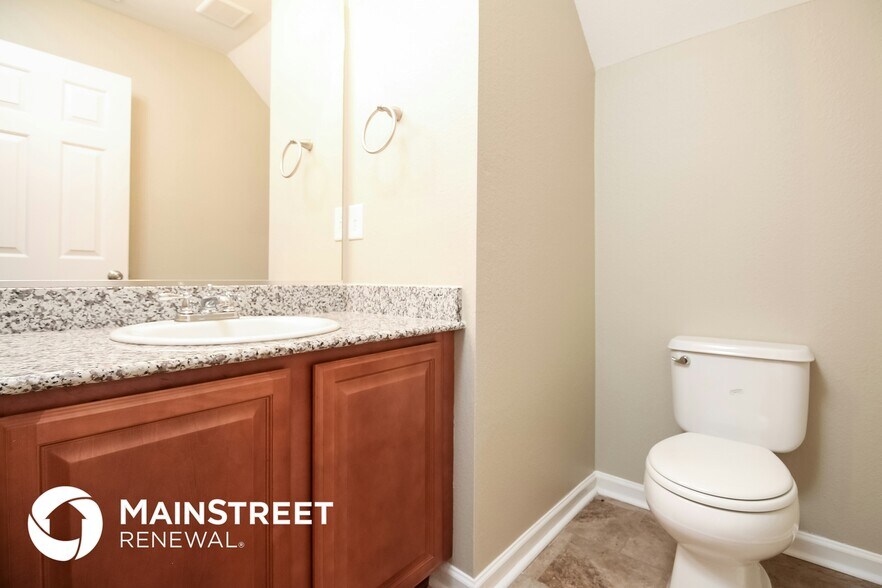 Building Photo - 305 Walnut Crossing Dr