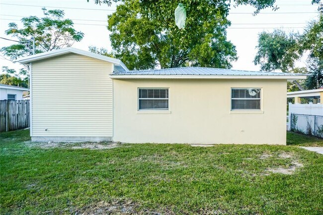Building Photo - 2804 W Nassau St