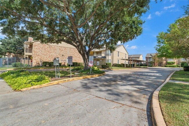 Building Photo - 1515 Sandy Springs Rd