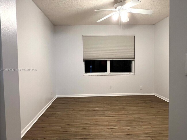 Building Photo - 543 Racquet Club Rd