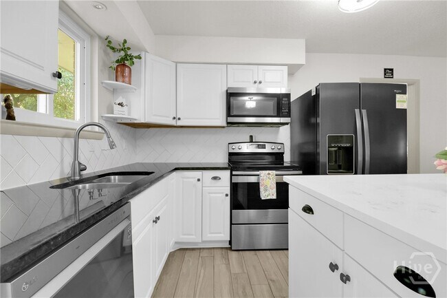 Building Photo - 125 Nassau Dr