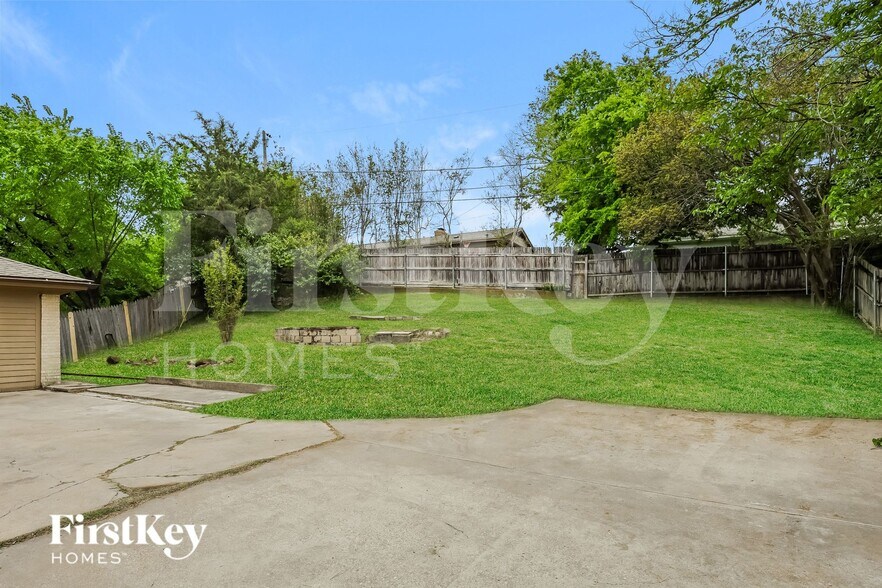 Building Photo - 3417 Willowcrest Dr