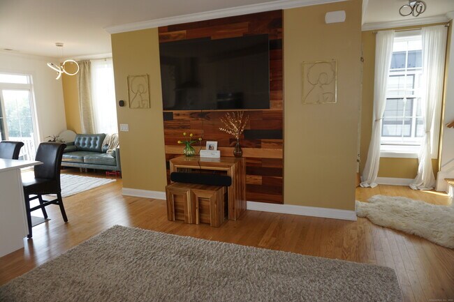 Building Photo - 127 Brentwood Cir