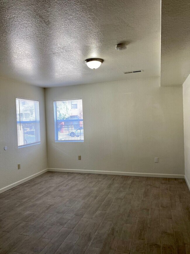 Building Photo - 1223 30th St