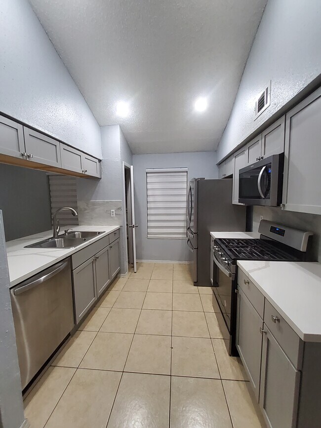 Building Photo - 10151 Inwood Hollow Ln