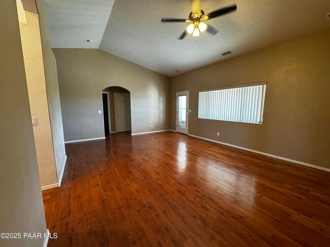 Building Photo - 3750 N Meadowlark Dr