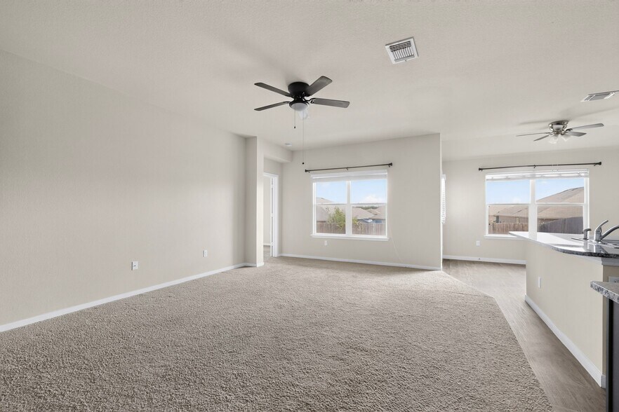 Building Photo - 402 Pentire Way