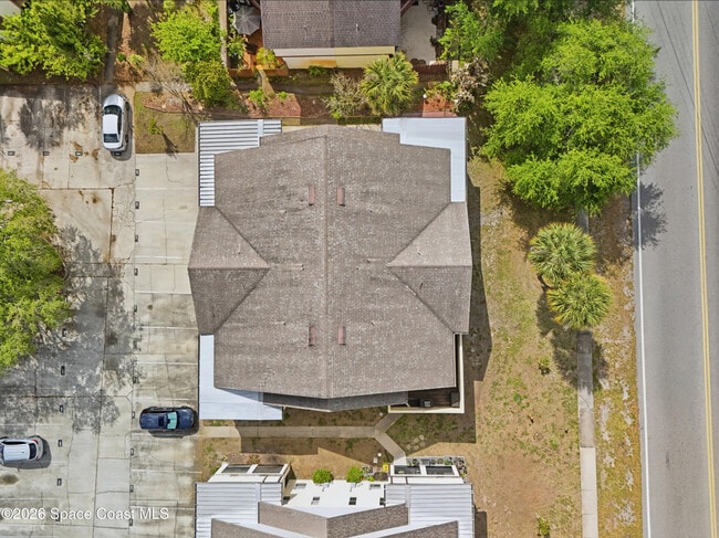 Building Photo - 2605 S Park Ave