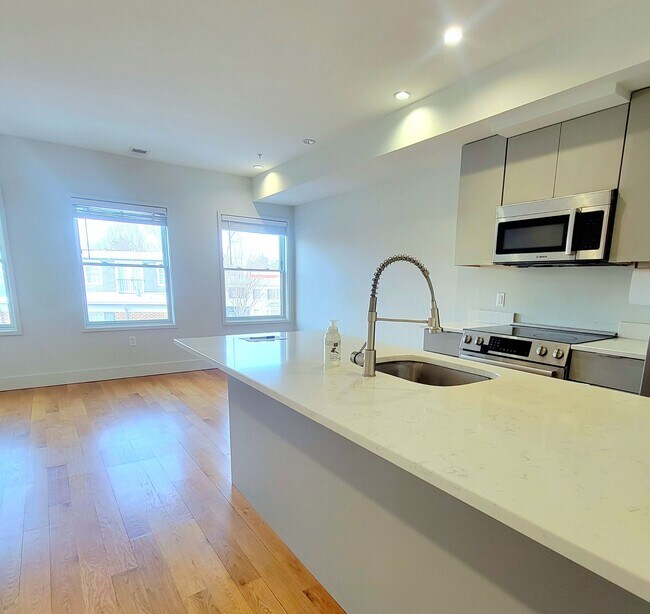 Building Photo - 1728 Wisconsin Ave NW