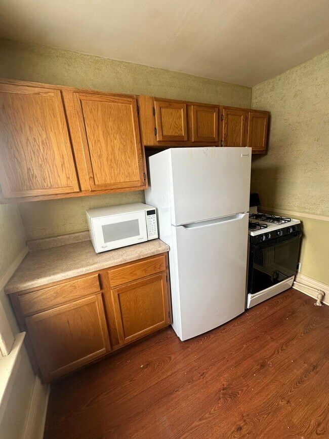 Building Photo - 1100 E Corrington Ave