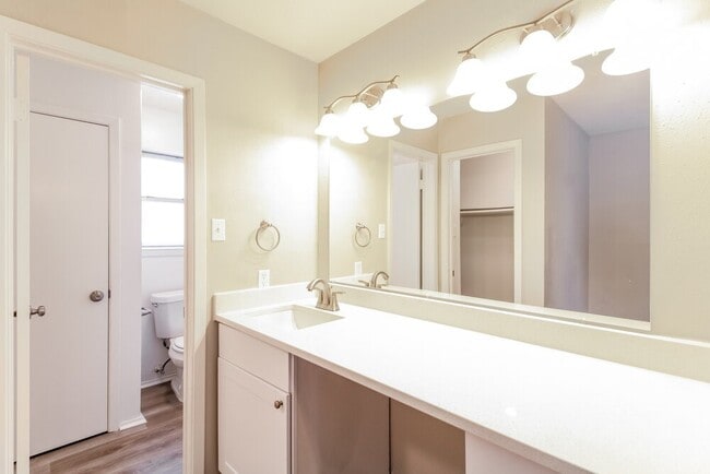 Building Photo - 1206 Cable Way