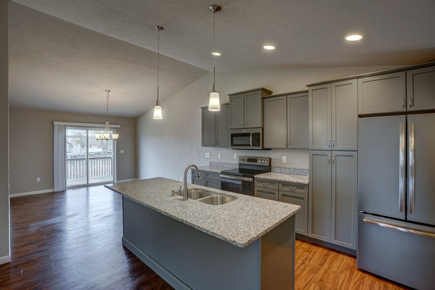 Granite Countertops - 826 Thompson Dr