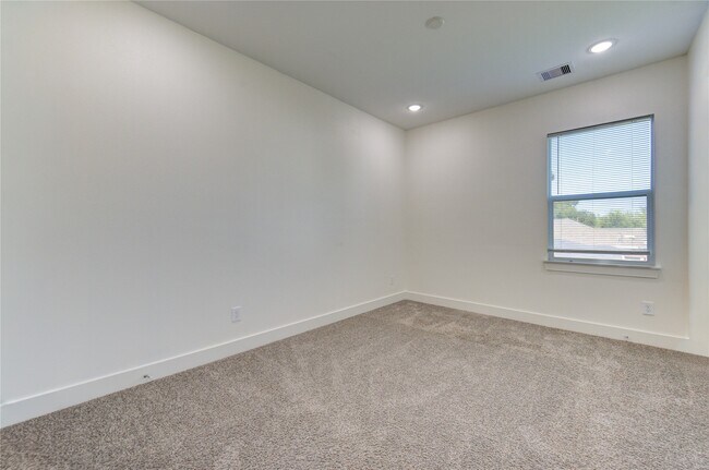 Building Photo - 4536 Sunflower St