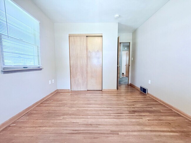 Building Photo - 4-Bed House in Cedar Falls