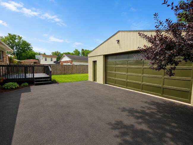 Building Photo - 9610 Britannia Ct