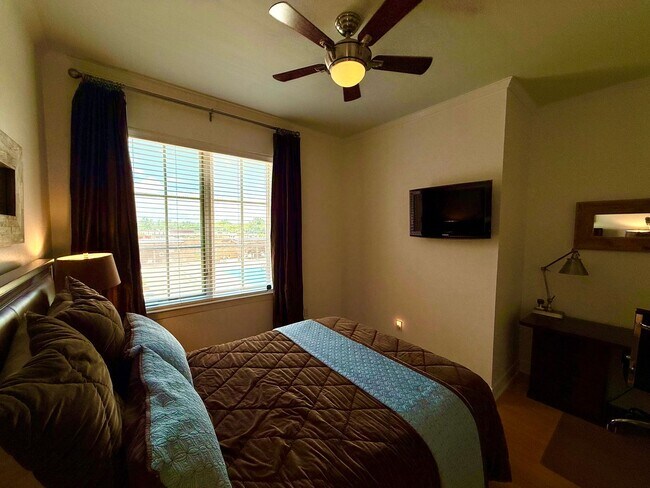 Building Photo - Pristine 1 bedroom, 1 bath in Perkins Rowe
