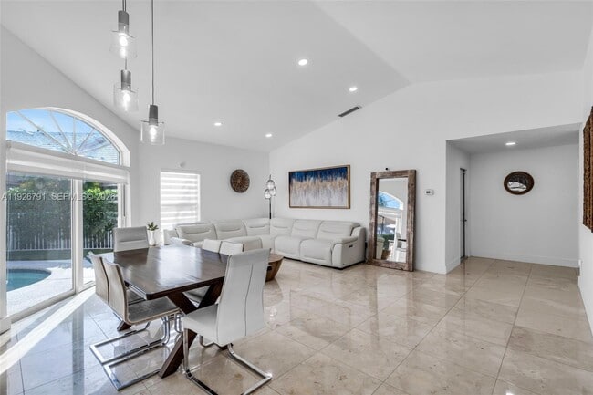 Building Photo - 15241 Wilshire Ct