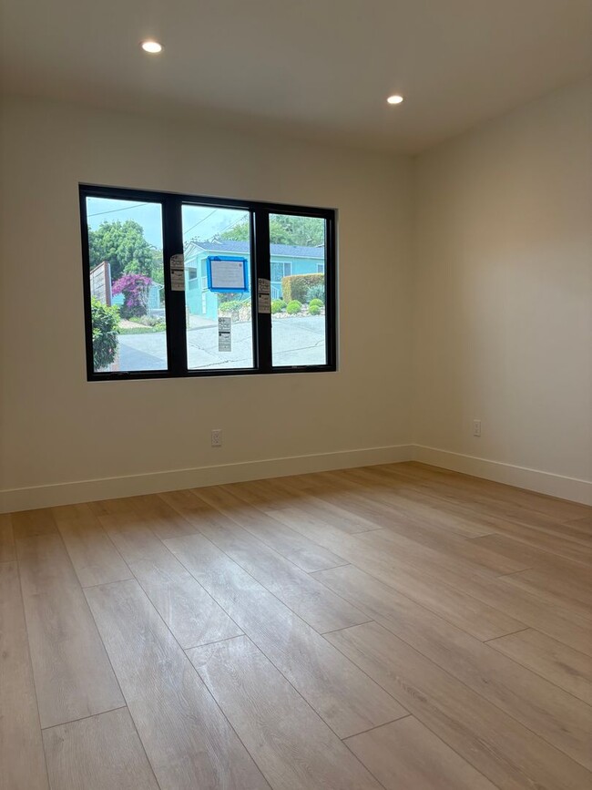 Building Photo - 916 Garcia Rd