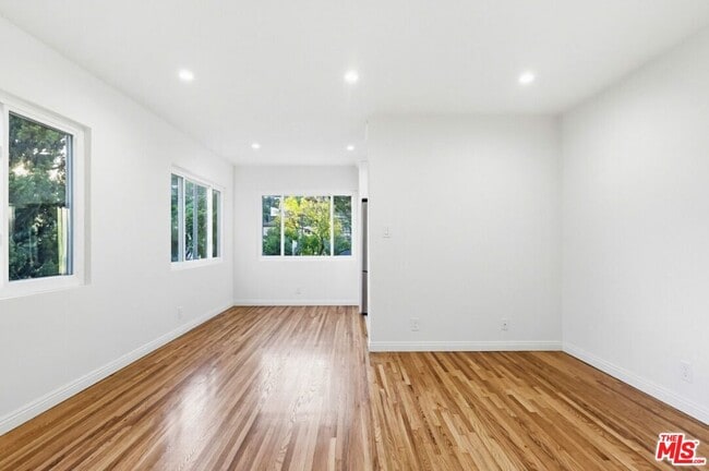 Building Photo - 1828 Silver Lake Blvd