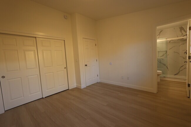 Building Photo - 761 Almond St