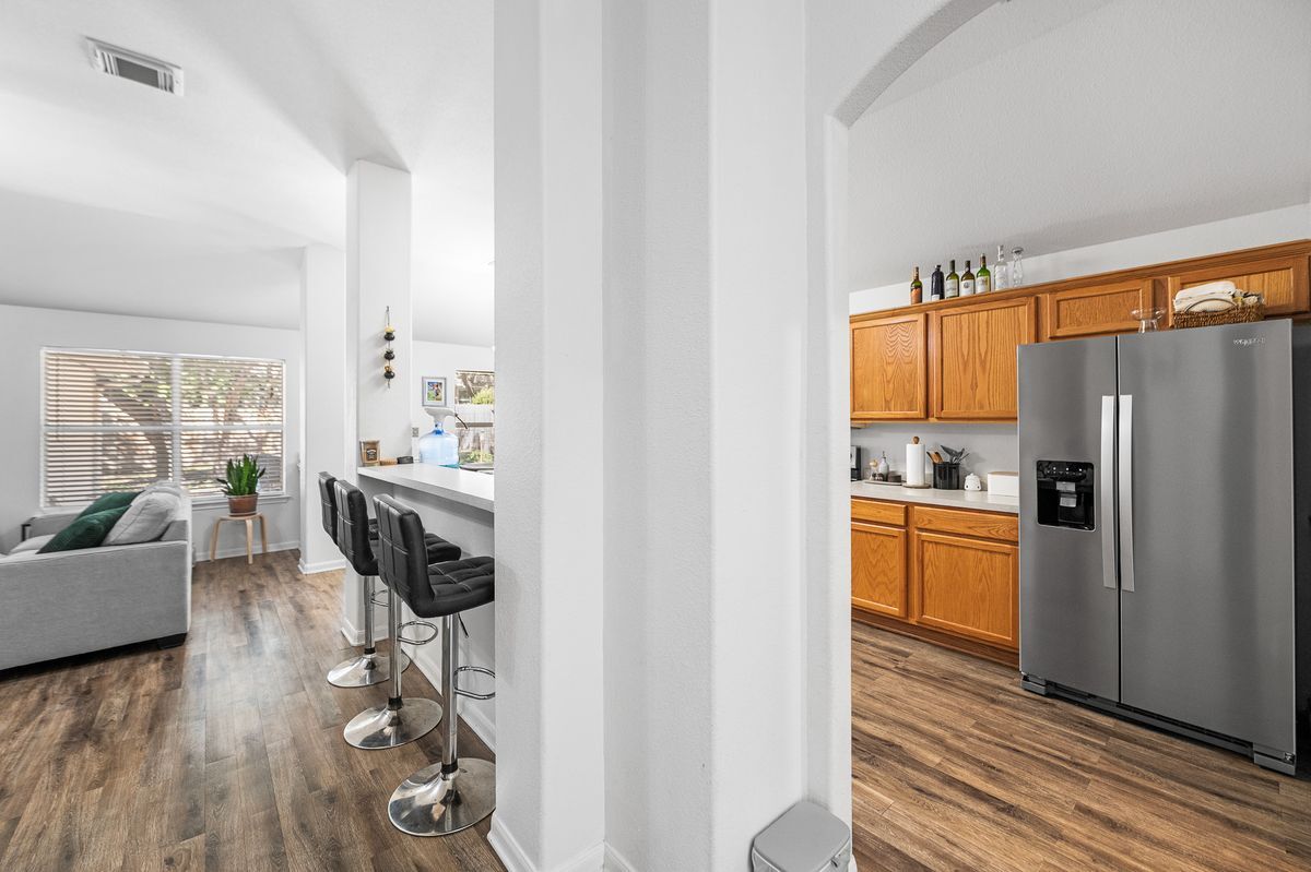 Building Photo - 13839 Bent Ridge Dr