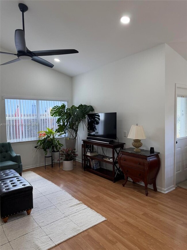 Building Photo - 2704 Pinewood Ct