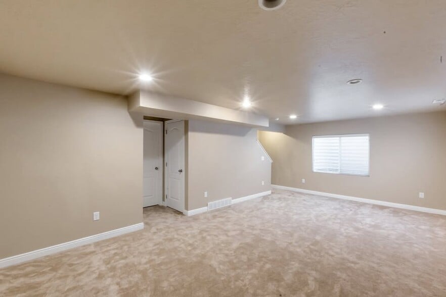 Building Photo - 3811 N Prairie Grass Dr