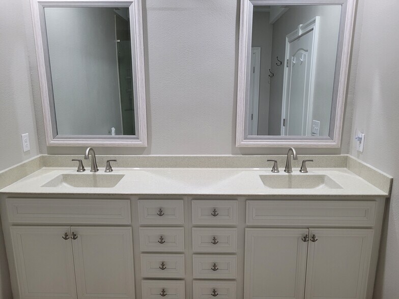 Master Bathroom - 438 Cardinal Ave