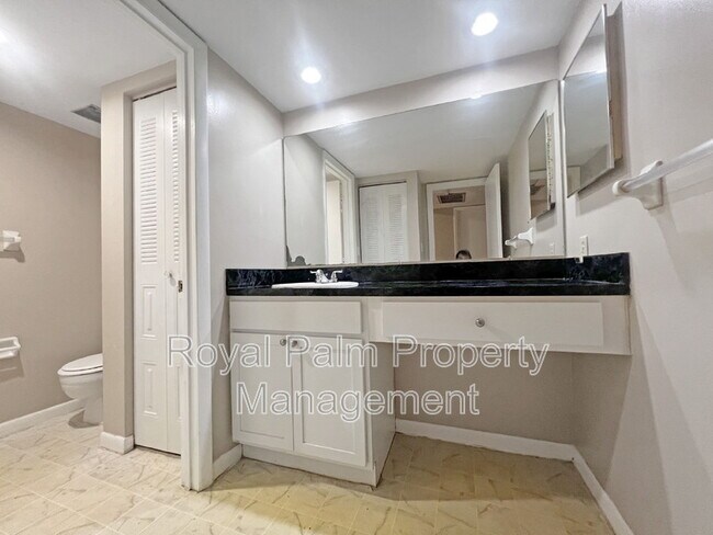 Building Photo - 5241 Cedarbend Dr
