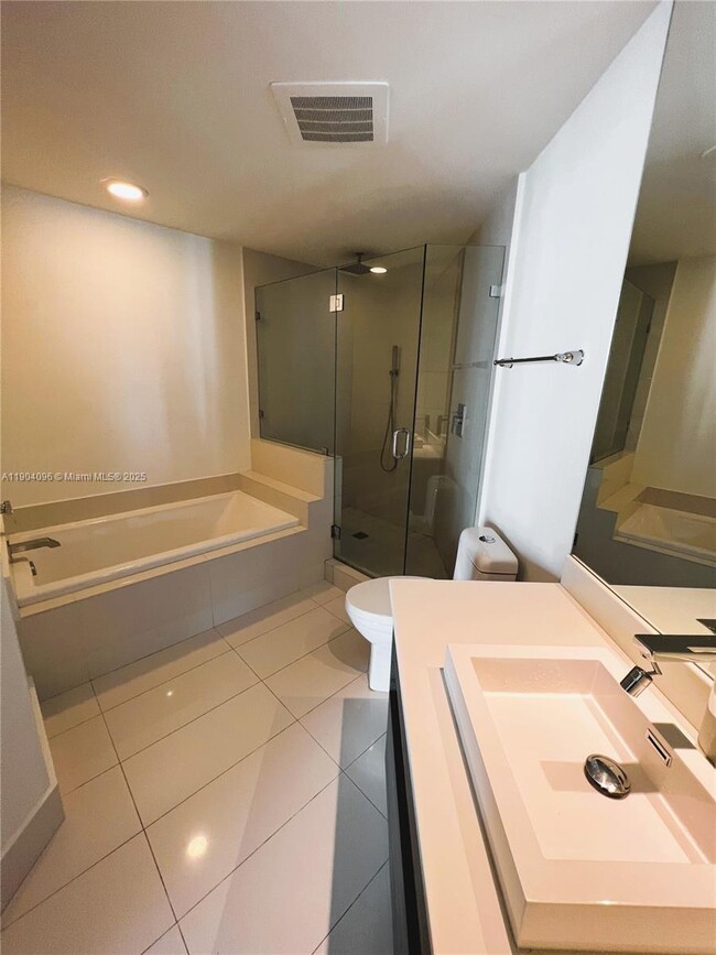 Building Photo - 1100 S Miami Ave