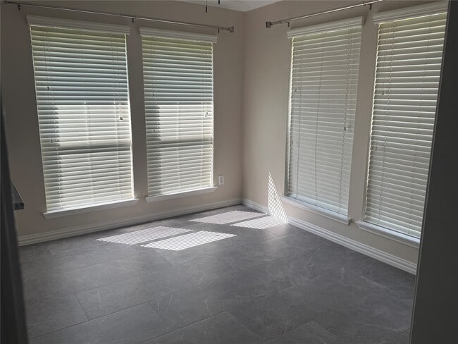 Building Photo - 11807 McKinney Falls Ct
