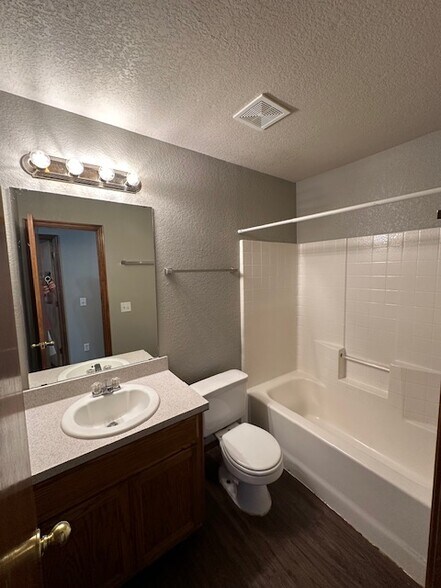 Building Photo - 10305 Plymouth Ct