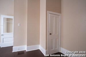 Building Photo - 622 W Russell Pl