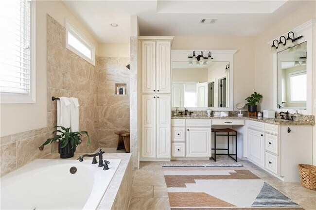 Building Photo - 582 St Charles Ave NE