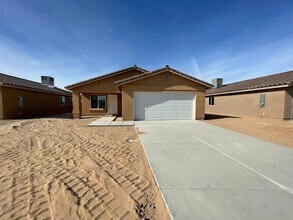 Building Photo - NEARLY NEW Home in the Desired Desert Sands Subdivision!