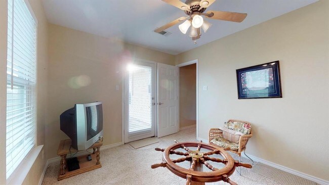 Building Photo - 909 Rancho Caribe Dr