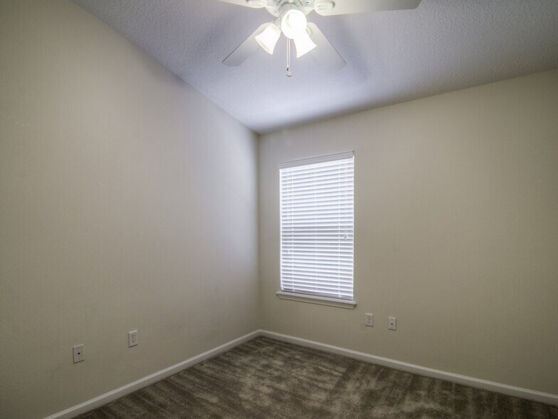 Building Photo - 13478 Sunstone St