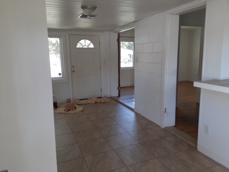 Building Photo - 322 W Newell St