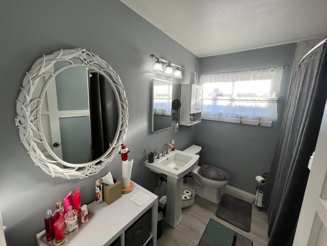 Building Photo - 8439 San Clemente Way