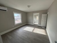 Building Photo - 14 E 6th Ave