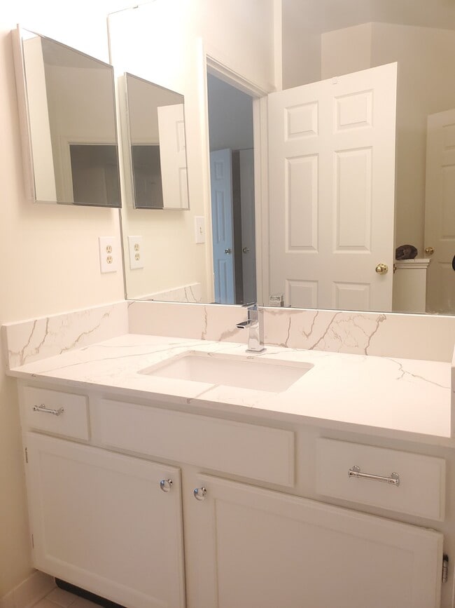 Building Photo - 14303 Grape Holly Grove