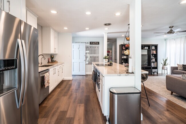 Building Photo - 3610 Marlesta Dr