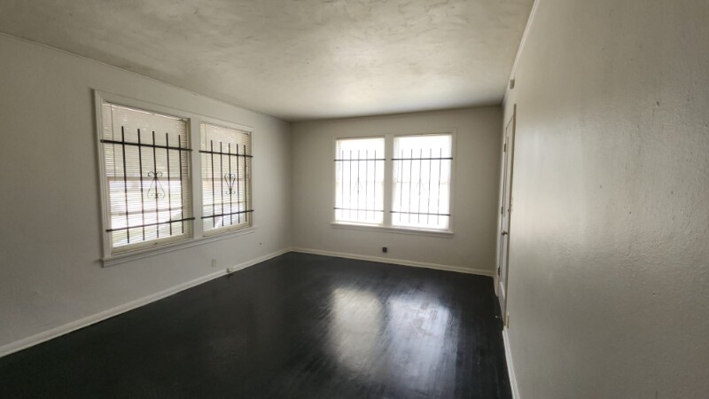 Building Photo - 519 W 23rd St