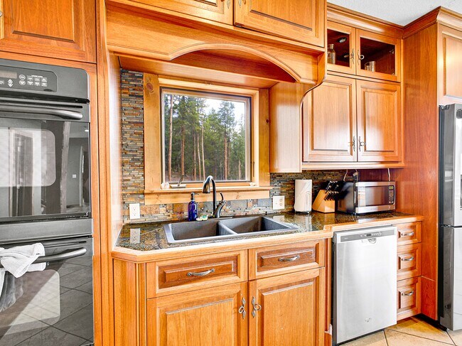 Building Photo - 785 Warren Gulch Rd