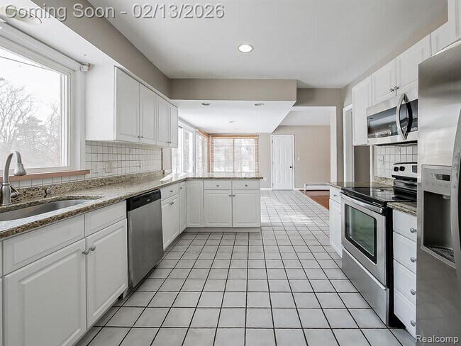 Building Photo - 25330 Brookview St