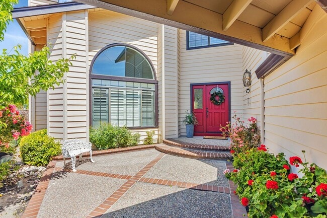 Building Photo - 124 Birchbark Pl