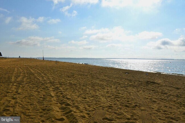 Building Photo - 832 Clifton Ave