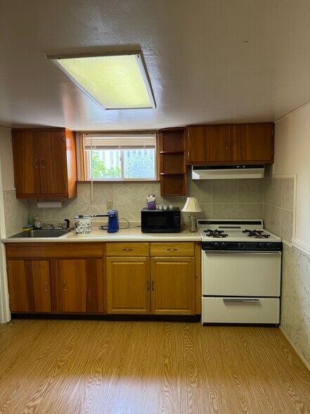 Building Photo - 21 Meadow Ln