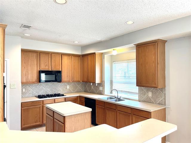 Building Photo - 7728 Parkwood Plaza Dr