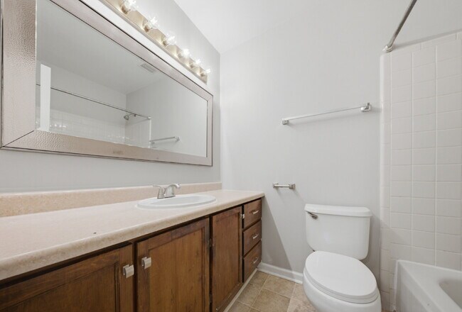 Building Photo - 3 Bedroom 2 Bathroom Single Family Home located in NW Tallahassee!